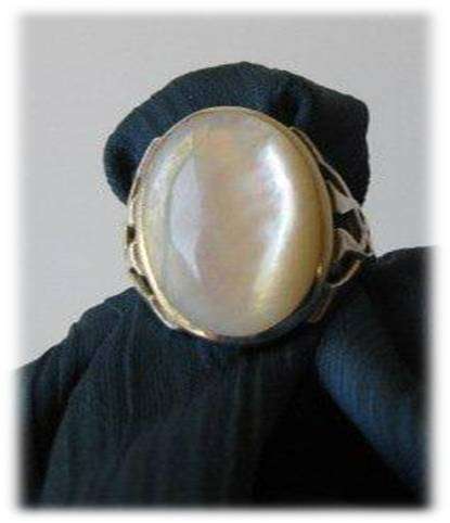 SOLID SILVER LADIES CELTIC RING WITH WHITE PEARLY JEWEL - SIZE UK L