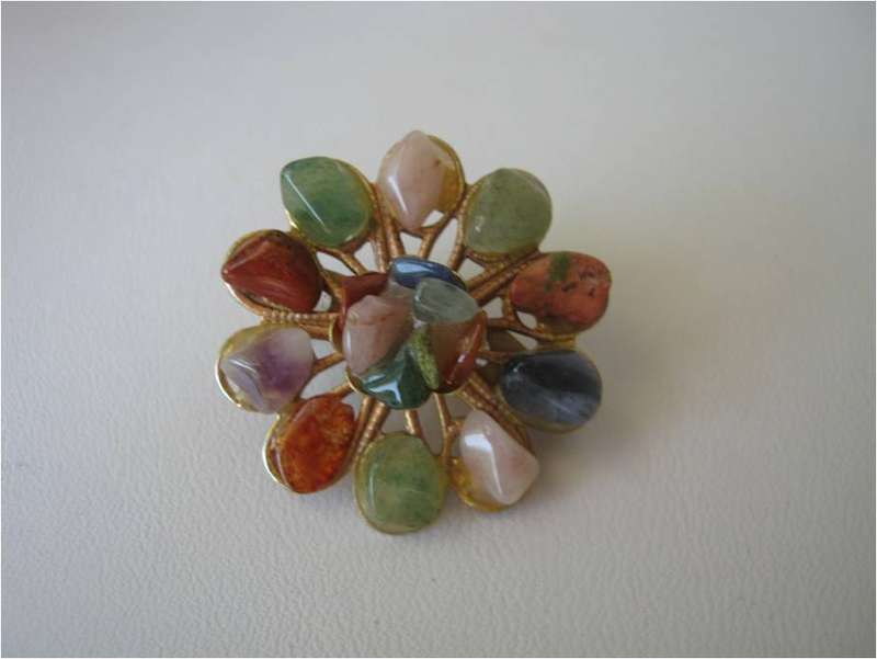 VINTAGE SEMI PRECIOUS STONE BROOCH