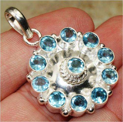 UNUSUAL SILVER PENDANT WITH 11 TOPAZ IN A CIRCLE