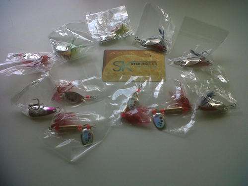 LOT OF 11 FISHING LURES    *SEE PICTURES*