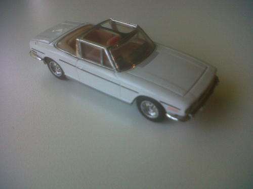 DINKY DY-28   1969 Triumph Stag      1/43 SCALE