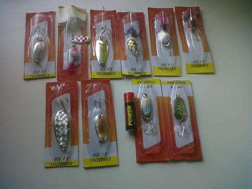 LOT OF 10 FISHING LURES    *SEE PICTURES*
