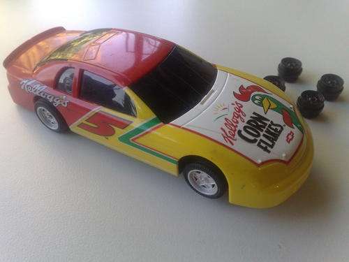 SCALEXTRIC C2023 CHEVROLET NASCAR "KELLOGG'S" - 1 /32 SCALE SLOT CAR