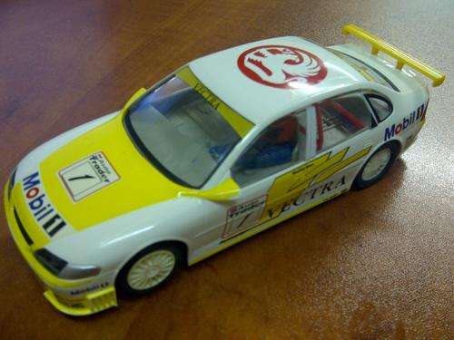 4 of 20 R1 AUCTIONS!!!!  *SCALEXTRIC OPEL VECTRA C2006  -  1 /32 SCALE SLOT CAR*