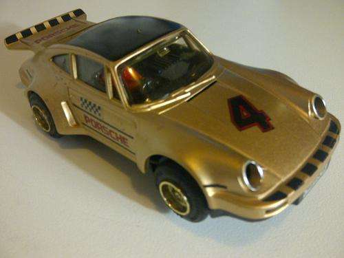 VINTAGE SCALEXTRIC PORSCHE   -  1 /32 SCALE SLOT CAR
