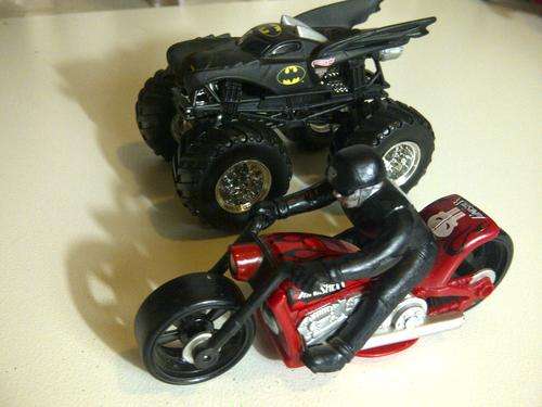 2 X ACTION FIGURES (BATMAN AND THE PUNISHER)
