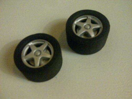 2 X SCALEXTRIC RIMS WITH TYRES