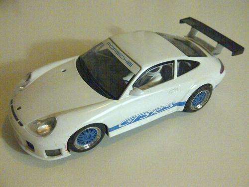 SCALEXTRIC PORSCHE 911 GT3R  -  1 /32 SCALE SLOT CAR