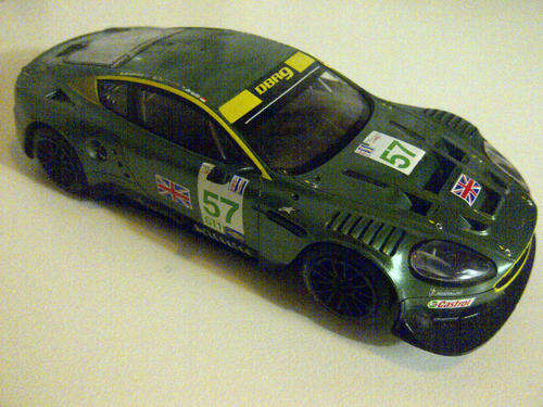 SCALEXTRIC ASTON MARTIN DBR9  -  1 /32 SCALE SLOT CAR   (MISSING REAR WING)