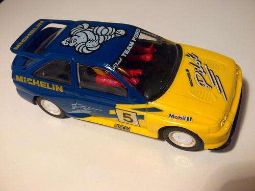 SCALEXTRIC COSWORTH FORD ESCORT "MICHELIN" -  1 /32 SCALE SLOT CAR