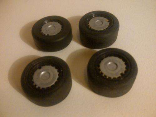 4 x 1/32 SCALE SLOT CAR RIMS WITH TYRES