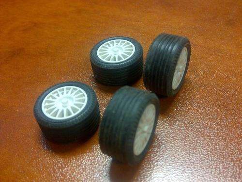 NINCO RIMS / TYRES  -  1 /32 SCALE SLOT CAR SPARES.