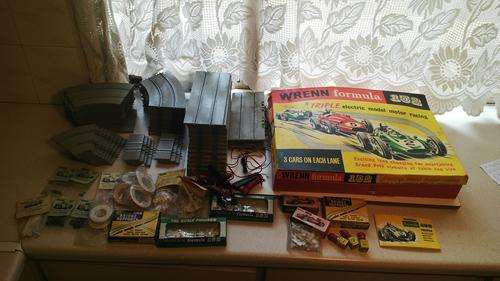 WRENN FORMULA 152 SLOT CAR SET / CARS ETC (1/52 SCALE)