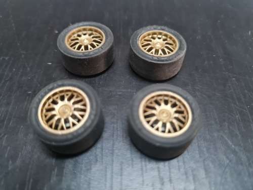 1/32 SCALE slot cars rims / tyres