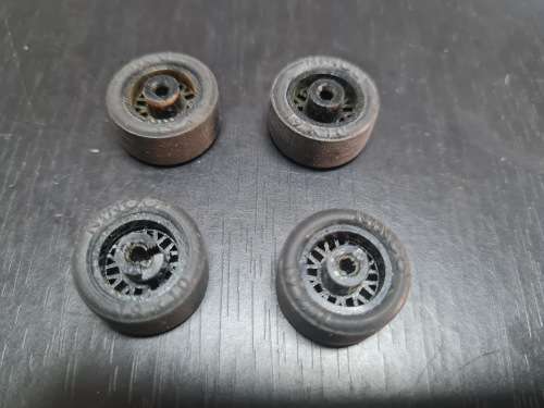 1/32 SCALE slot cars rims / tyres