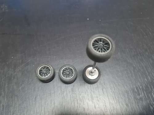 1/32 SCALE slot cars rims / tyres