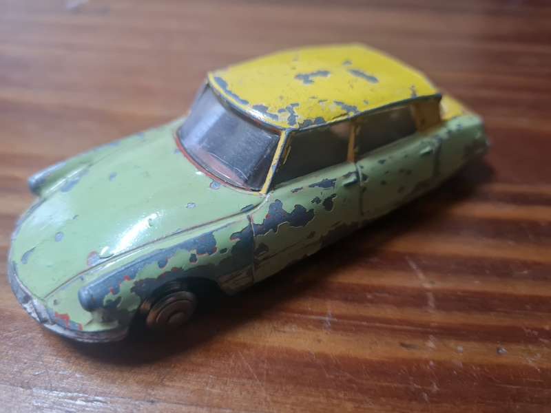 Dinky Citroen DS19 , made in France