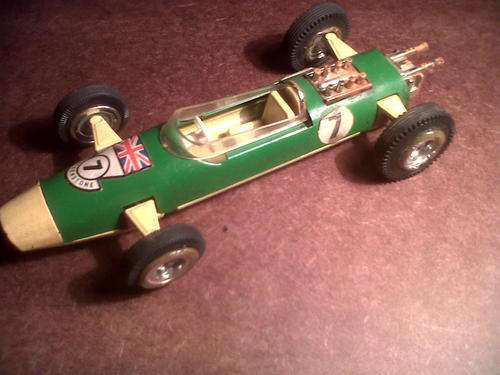 VINTAGE TRI-ANG MODEL CAR (MADE IN ENGLAND)