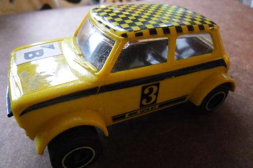 VINTAGE SCALEXTRIC MINI 1275 GT C122 1/32 SCALE (SEE PICTURES)