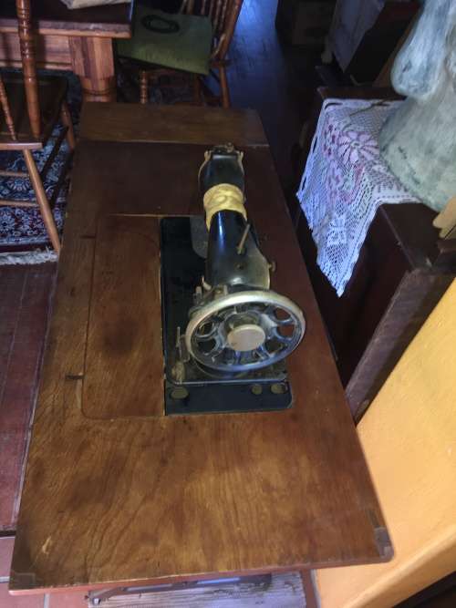 Singer sewing machine (not working)