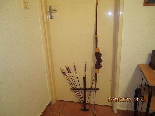 ***ORNAMENTAL BOW AND ARROWS WITH STAND***