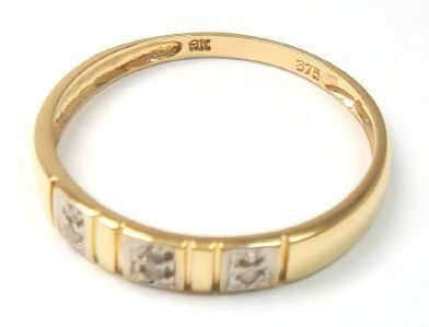 9ct Solid Yellow Gold with 6 Genuine diamonds Ring