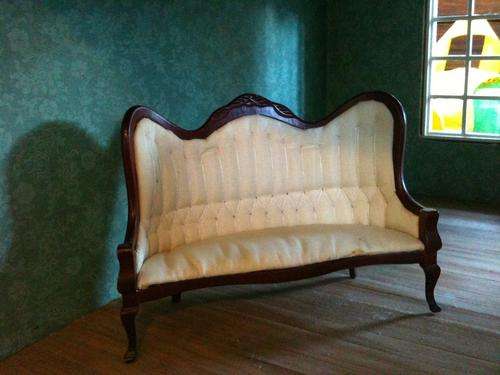 Miniatures - Mahogany - Victorian Sofa Chair - Cream fabric