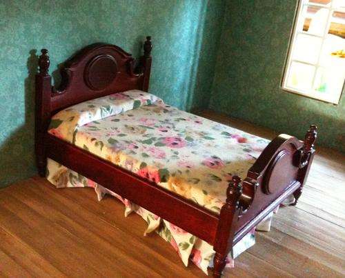 Miniatures - Mahogany double bed