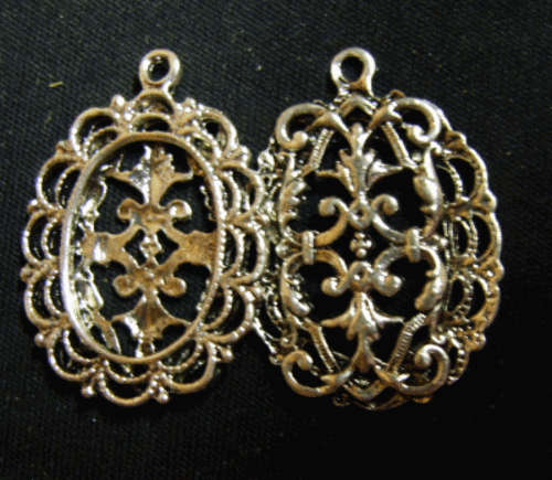 NEW!!! Silver Metal Bezel Pendant, 30mm x 23mm - Pack of 5.