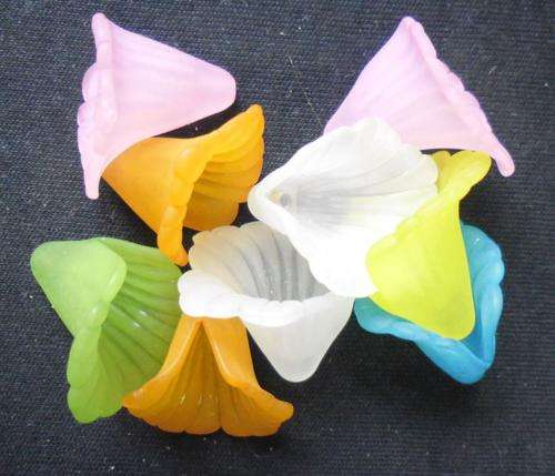 Acrylic Lily Assortment, 17mm x 18mm - Pack of 10.