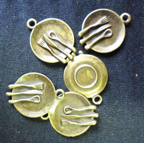 WINTER SALE!! Bronze Plate Charm, 20mm x 15mm - Pack of 10.