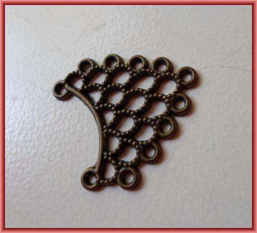 Pendant, 25mm x 24mm - Sold Individually.
