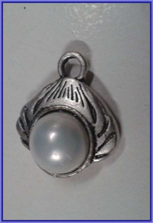 Pendant, 21mm x 19mm - Sold individually.