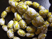 White Marble Ovals 13mm x 9mm - Pack of 5.