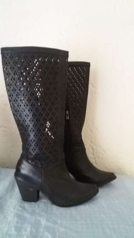 Black Bronx Boots Size 5