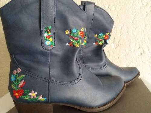 Cowboy Boots Styled Blue Boots with Embroidery - Size 5