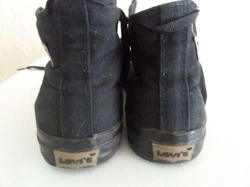Black Levis Size 4