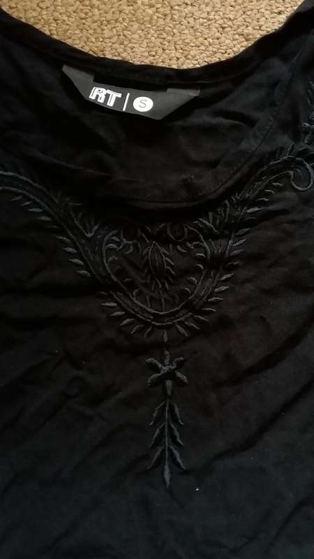 2  Dresses - 8/S