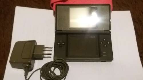 Nintendo DS lite + 6 games + r4 chip +carry case + extra stylus