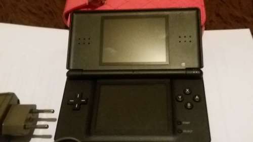 Nintendo DS lite + 6 games + r4 chip +carry case + extra stylus