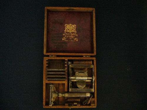 ANTIQUE WILKINSON SWORD SHAVING KIT MANUFACTURED IN ENGLAND. !!!NEVER SEEN ON BOB!!!