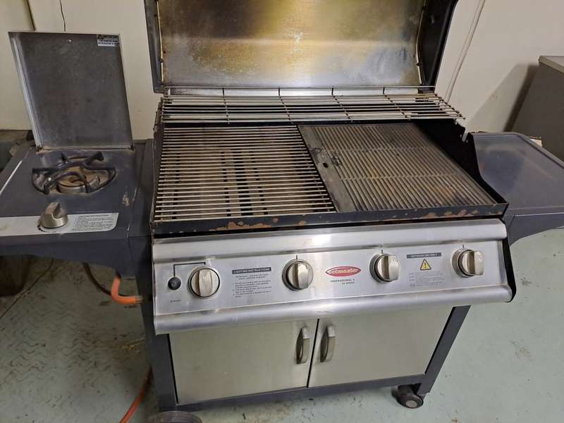 Jetmaster Professional 4 SS Series 4 burner with side burner gas braai