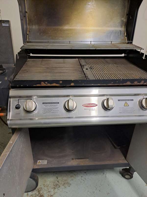 Jetmaster Professional 4 SS Series 4 burner with side burner gas braai