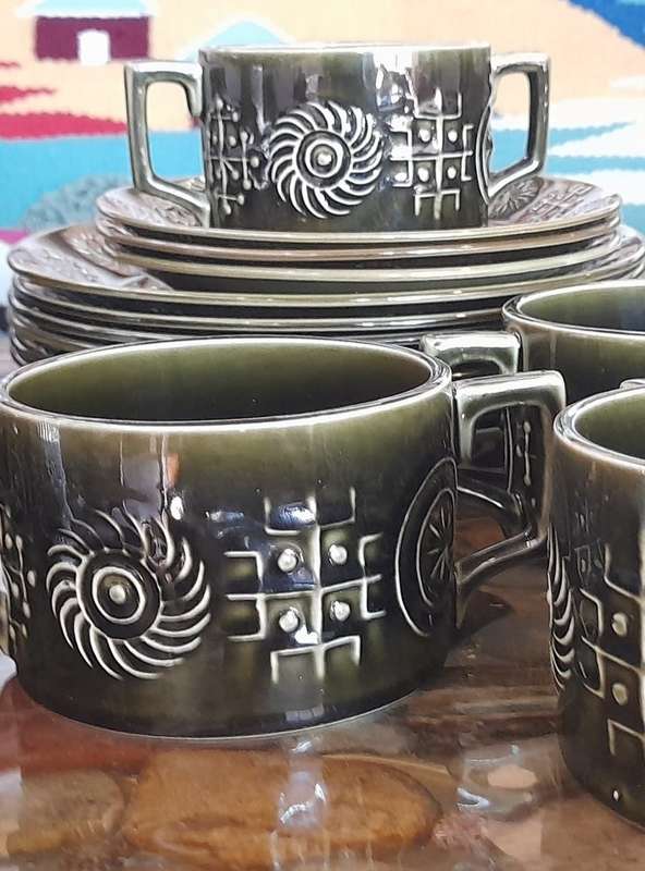 `Totem` dinner set by Susan Williams-Ellis - Portmeirion Pottery Stoke-on-Trent