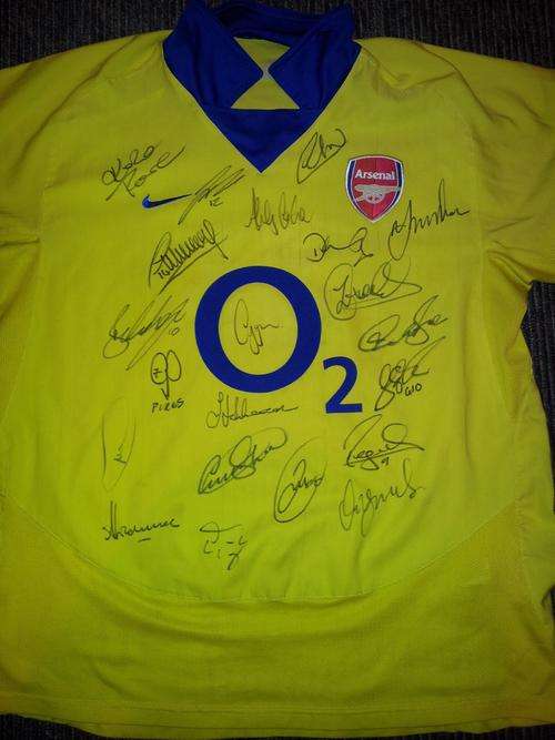 ARSENAL 03/04 "THE INVINCIBLES" TEAM SIGNED SHIRT +COA