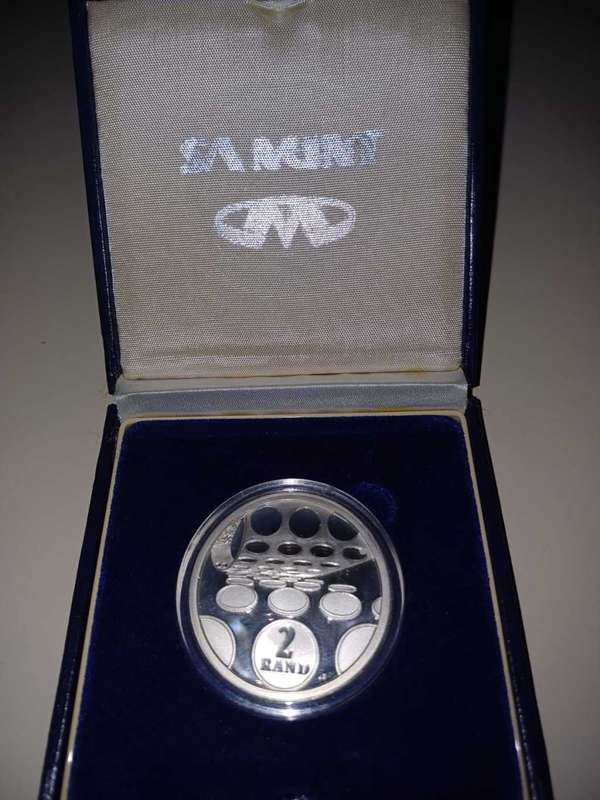 1992 COINAGE SILVER R2 IN CAPSULE