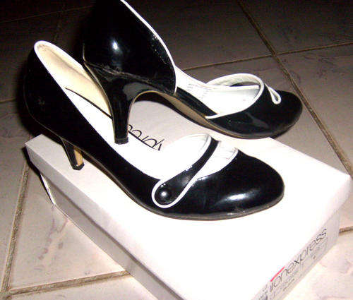 ***TWO PAIRS SHOES*** SIZE 5