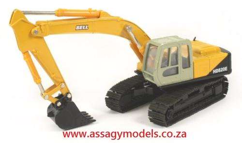 Diecast model truck / tractor / Bell Excavator 1:50 scale / Komatsu / Caterpillar