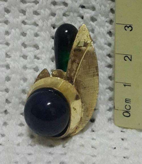 Amazing brooch with blue and green stone/glass! WOW