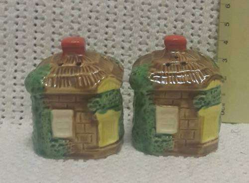 So vintage! Salt and Pepper set